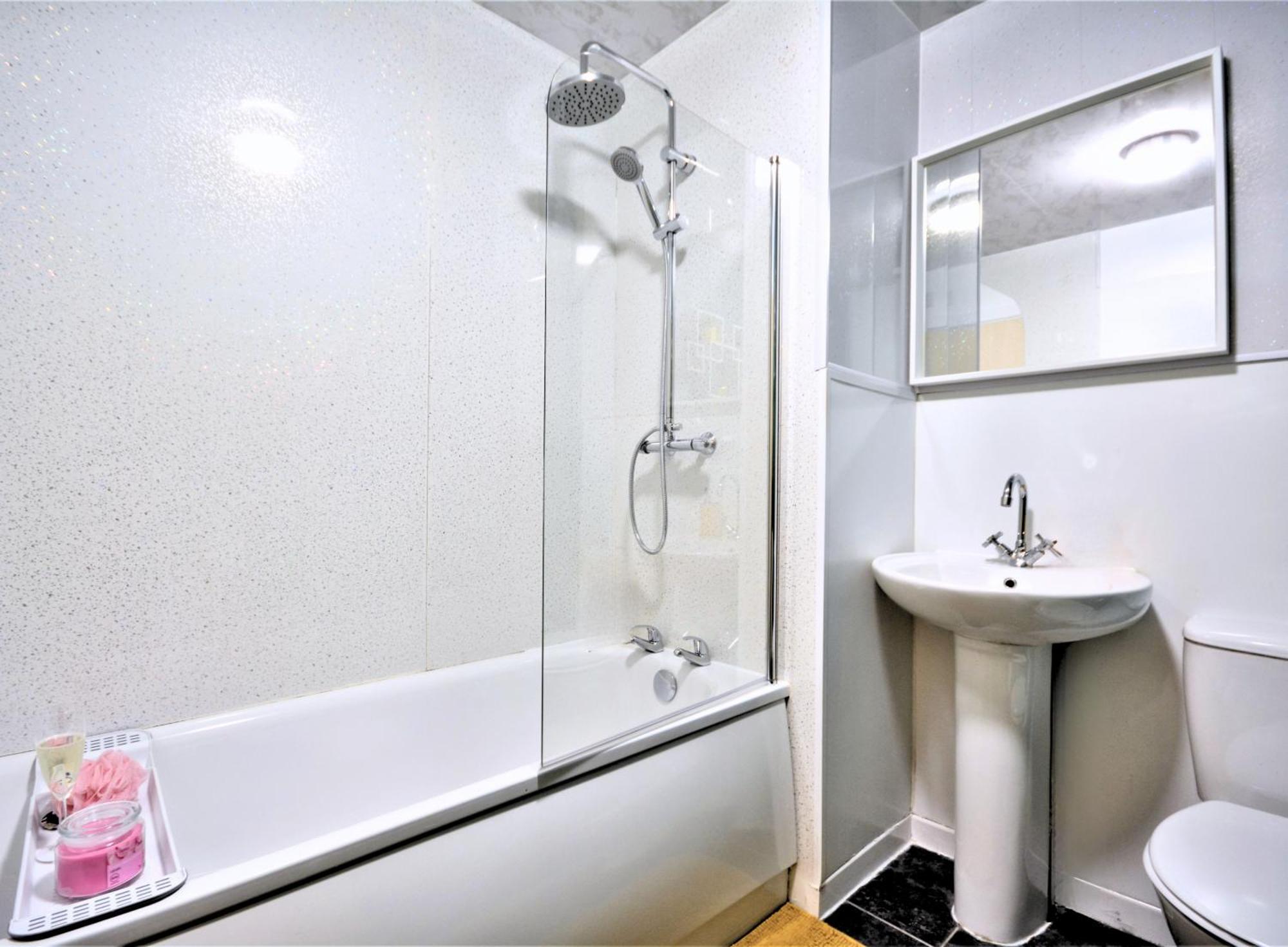 Manchester Townhouse By Bevolve - 4 Bedrooms - Free Parking Buitenkant foto